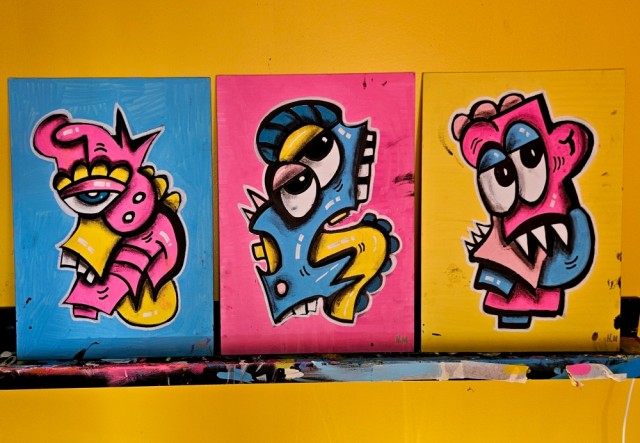 NB: Malt på maleplater (ikke leretter). Man bør anskaffe noe til montering dersom man ønsker veggfeste. Alternativ stille de opp på feks hylle inntil vegg. 